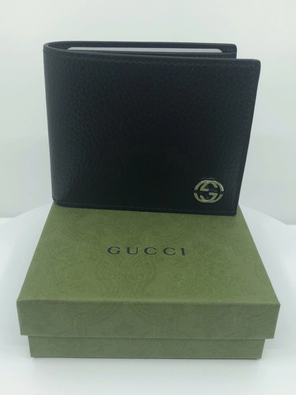 Gucci Men's Black Bifold Wallet Solid Logo Accent Credit Card Feature